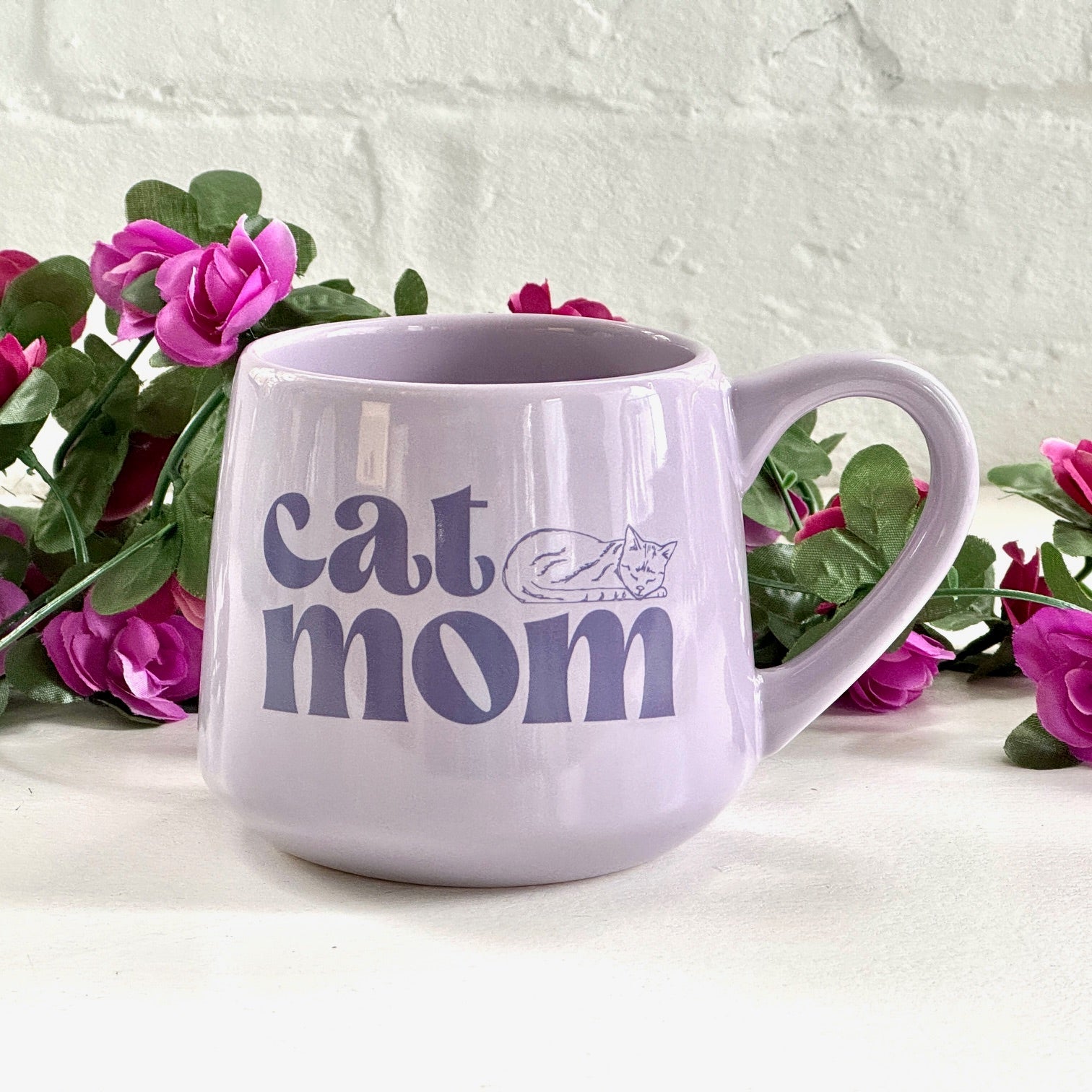a purple coffee mug with the words cat mom on it