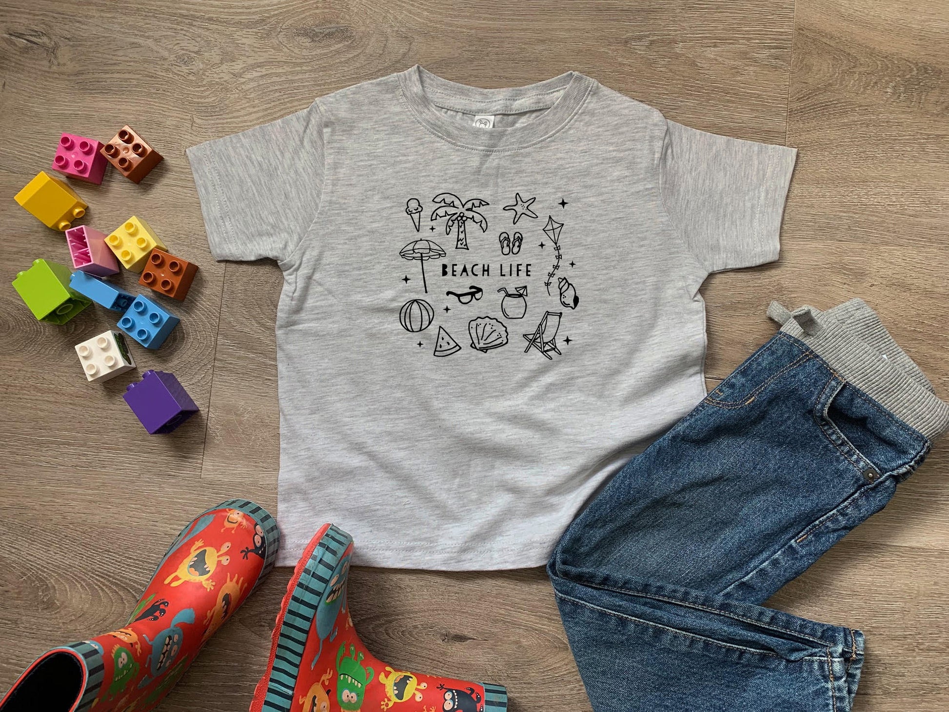 a child's t - shirt with a picture of a beach life on it