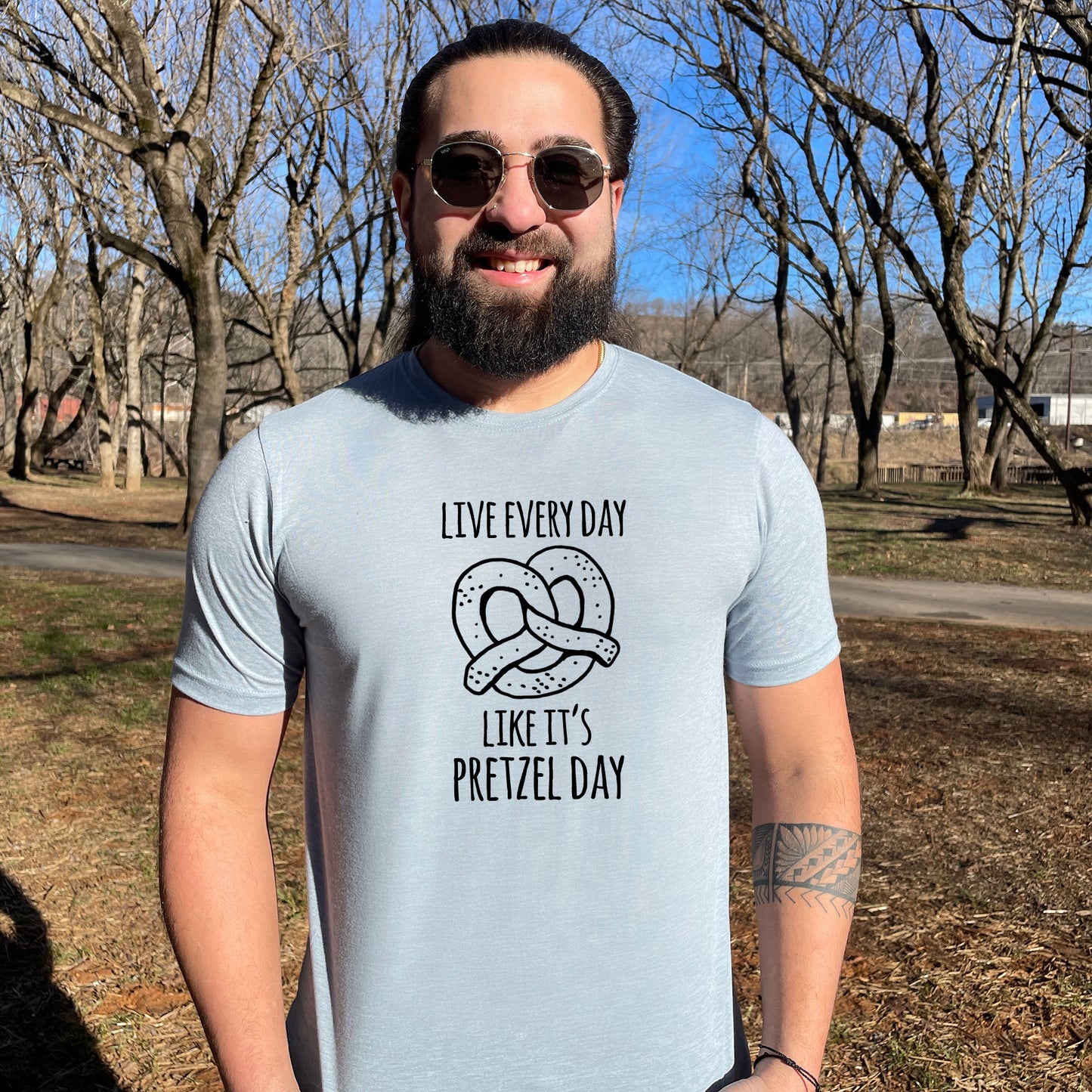 a man wearing a t - shirt with a knot on it