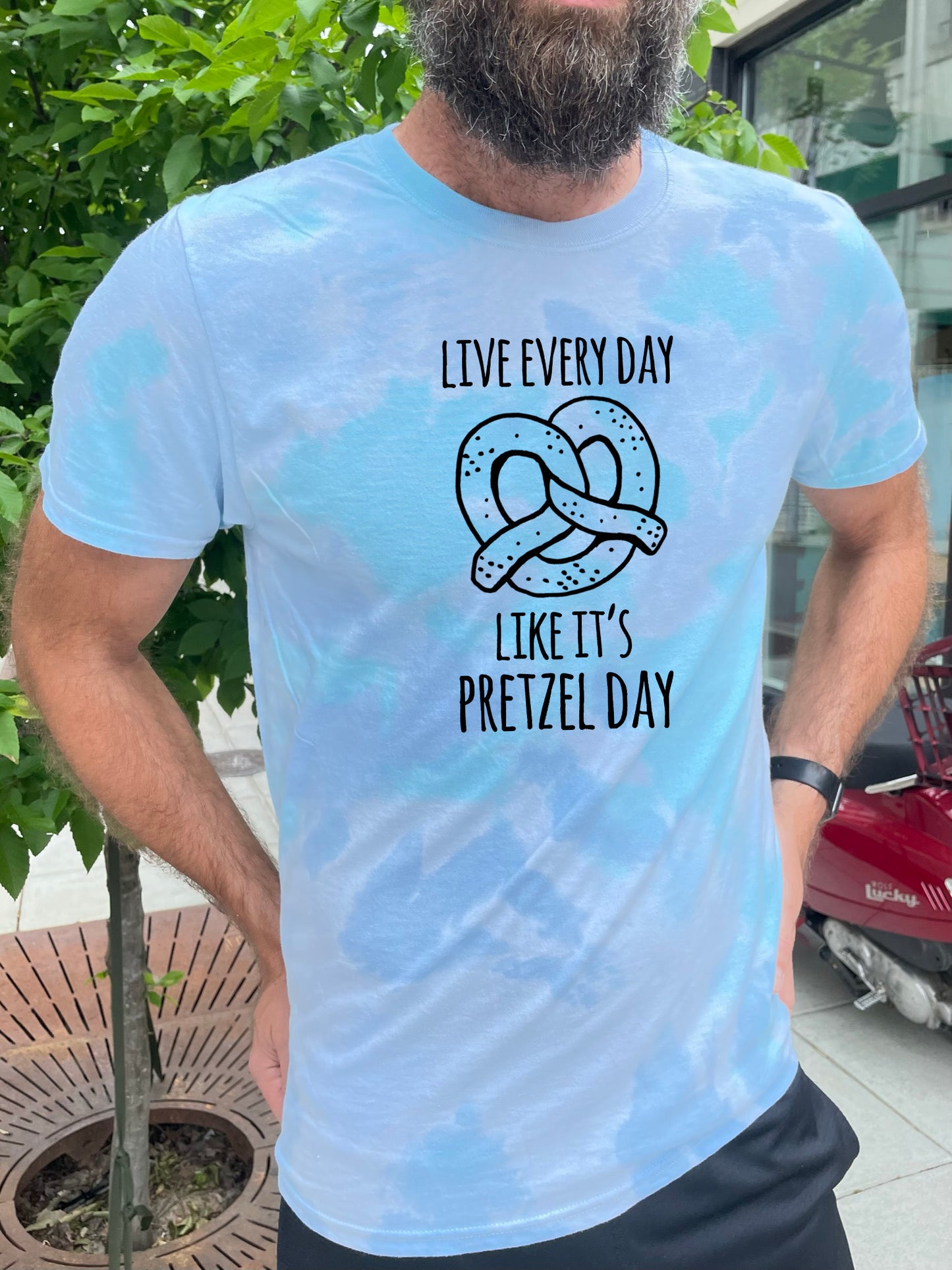 a man with a beard wearing a t - shirt that says, live every day