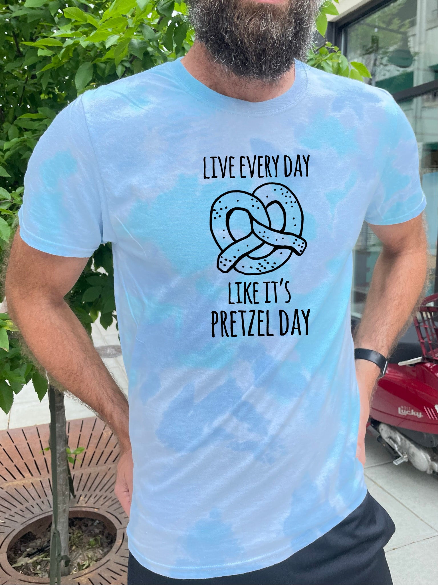 a man with a beard wearing a t - shirt that says, live every day